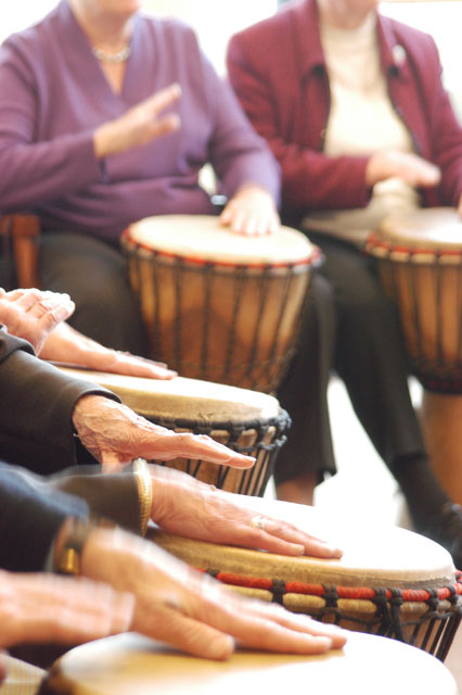Percussieworkshop bewoners Te Hoogerbrugge